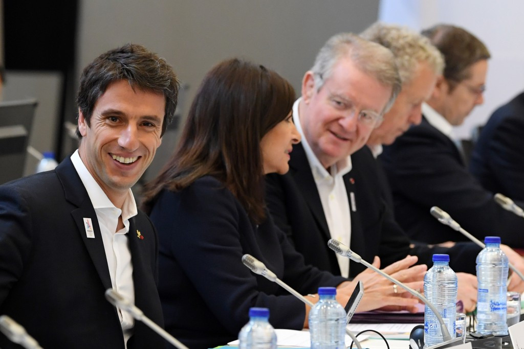 Tony Estanguet is all smiles alongside Mayor Anne Hidalgo at the beginning of the meeting today ©Paris 2024
