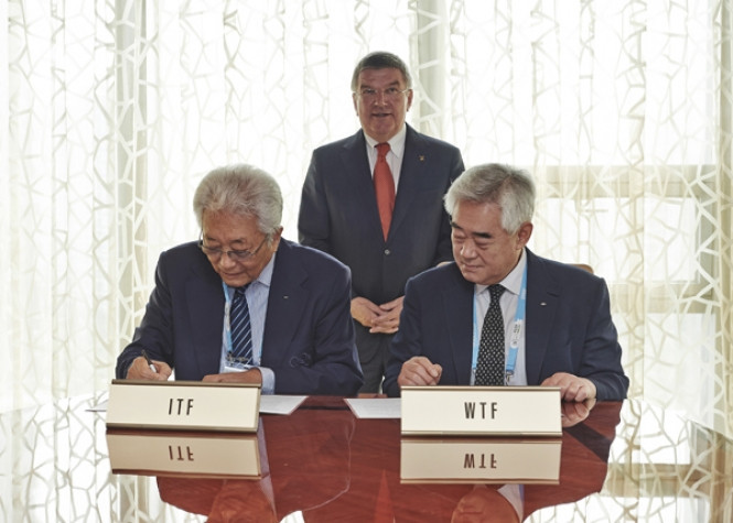 An agreement was signed between the International Taekwondo Federation and Word Taekwondo Federation during the Summer Youth Olympic Games in Nanjing in 2014, with IOC President Thomas Bach watching on ©WTF