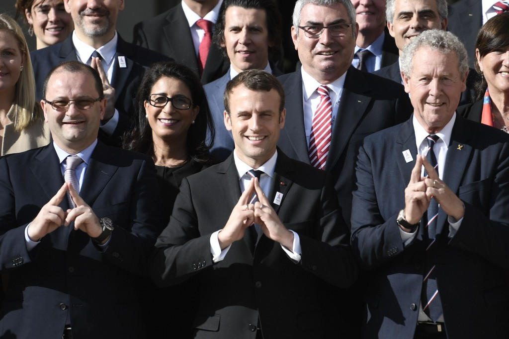New French President Emmanuel Macron met with members of the IOC Evaluation Commission at the Élysée Palace ©Getty Images