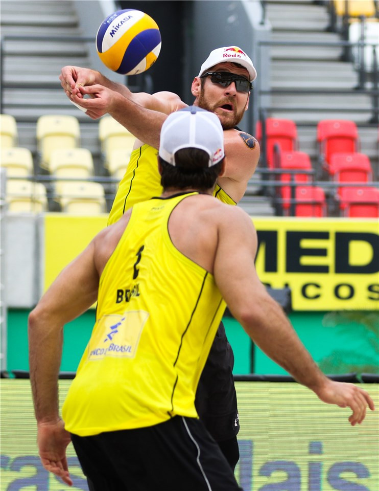 Alison Cerutti and Bruno Oscar Schmidt of Brazil won both of their matches today ©FIVB