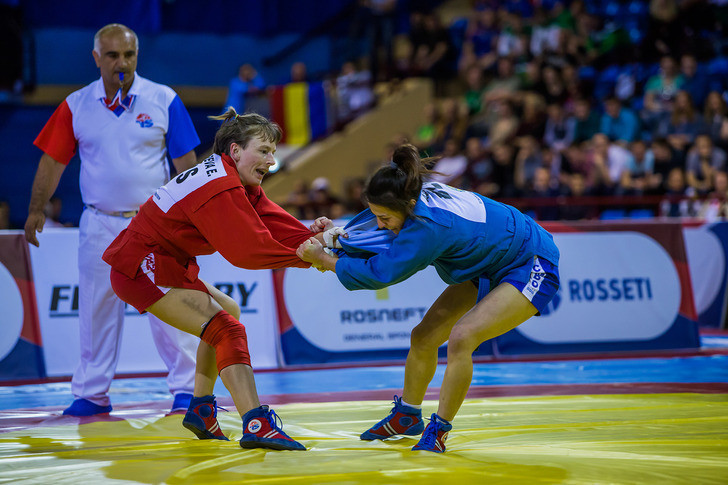 Russia were still the dominant force though with Elena Bondareva, left, winning the first of their five gold medals at the expense of Belarus' Leila Abbasava ©FIAS