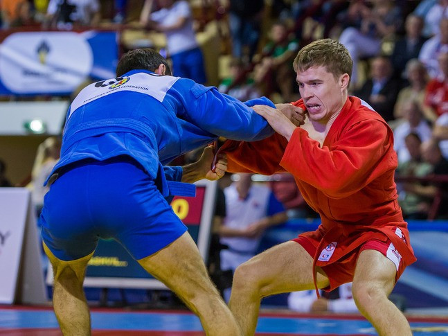 Vladimir Gladkikh soon followed suit, beating Georgia’s Vakhtangi Chidrashvili to the men's 57kg title ©FIAS