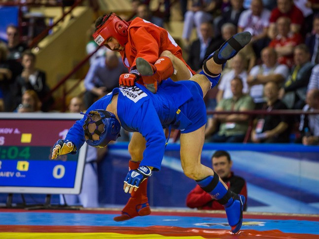 Alexandr Salikov set Russia on their way to a clean sweep of the combat sambo gold medals for the second day running, defeating Ukraine's Oleksandr Voropaiev in the 62kg final ©FIAS