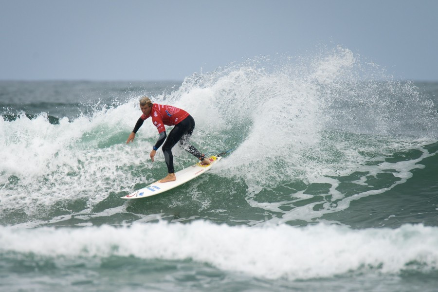 Leandro Usuna made a successful start to the defence of his World Surfing Games title ©ISA