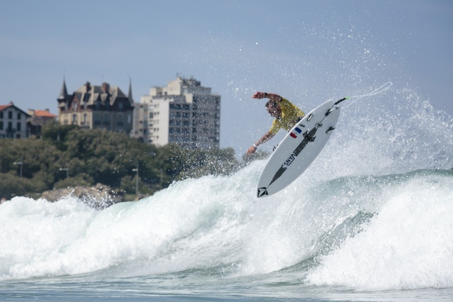 Hosts France held onto their lead in the team rankings after continuing their impressive performance at the ISA World Surfing Games in Biarritz today ©ISA/Sean Evans