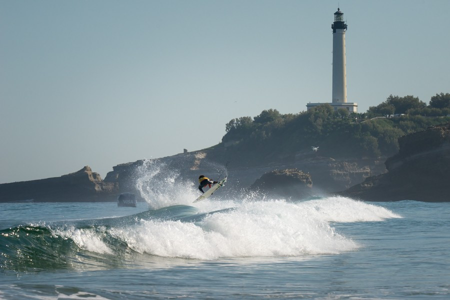 Surfers were greeted by a new swell on the sixth day of competition ©ISA/Sean Evans