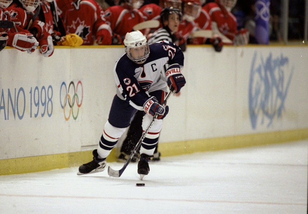 The American women's ice hockey team from Nagano 1998 will be inducted into the Colorado Springs Sports Hall of Fame ©Getty Images 