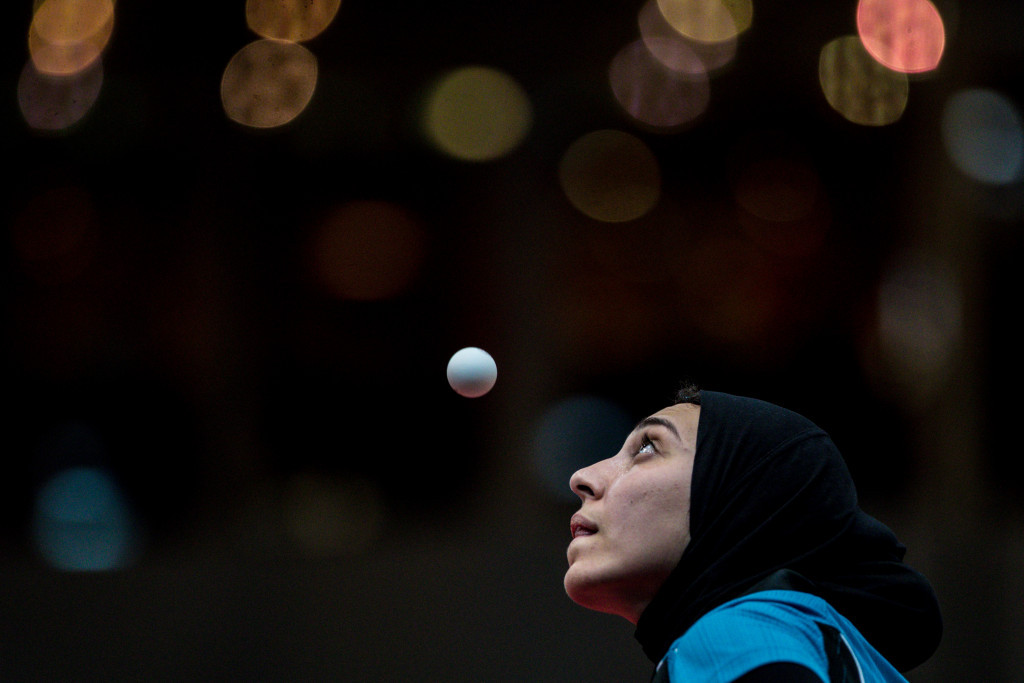 Farah Abdel-Aziz of Egypt concentrates on the ball while serving ©Getty Images