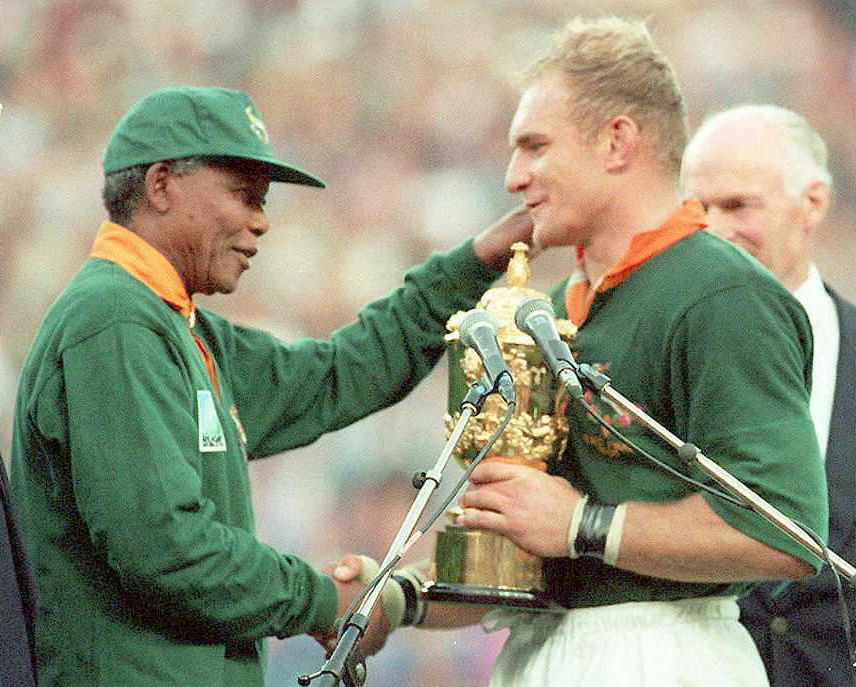 Then South African President Nelson Mandela presented the Rugby World Cup trophy to the country's captain Francois Pienaar in 1995 ©Getty Images