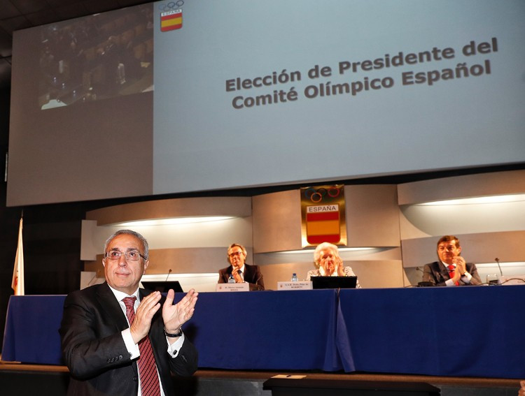 Alejandro Blanco applauds after being re-elected as President of the Spanish Olympic Committee ©COE