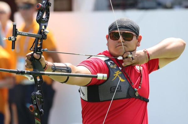 Alvarez runs out of time before recovering to complete Toronto 2015 archery double