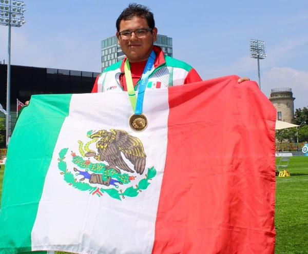 Luis Alvarez celebrates after his nailbiting victory in the men's final ©Mexican Olympic Committee