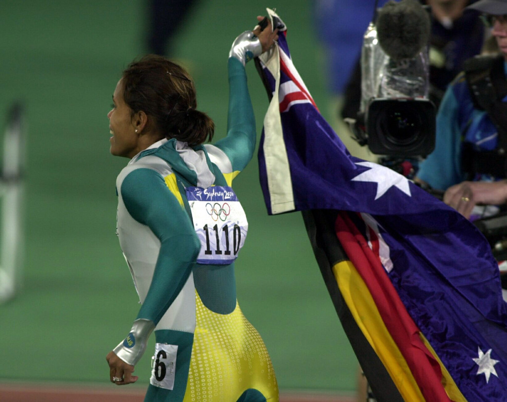 Cathy Freeman famously carried the Aboriginal flag with her alongside the Australian flag during her lap of honour at the 2000 Olympic Games in Sydney ©Getty Images
