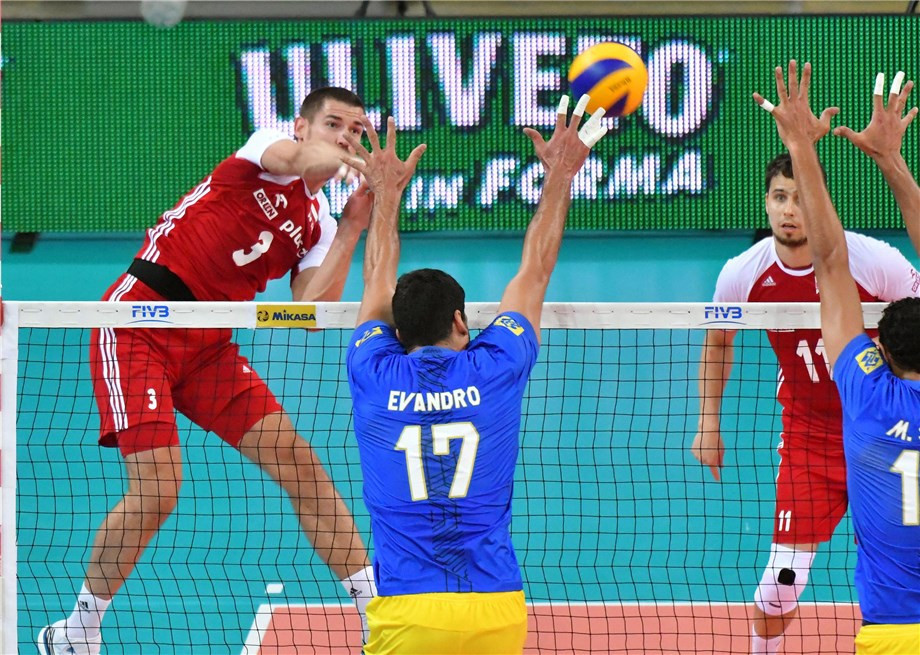 Poland beat Brazil 3-2 in Pool A1 Group One ©FIVB