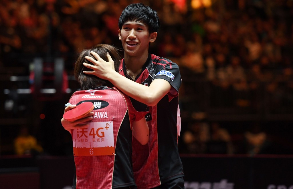 Maharu Yoshimura and Kosumi Ishikawa react after their victory ©Getty Images