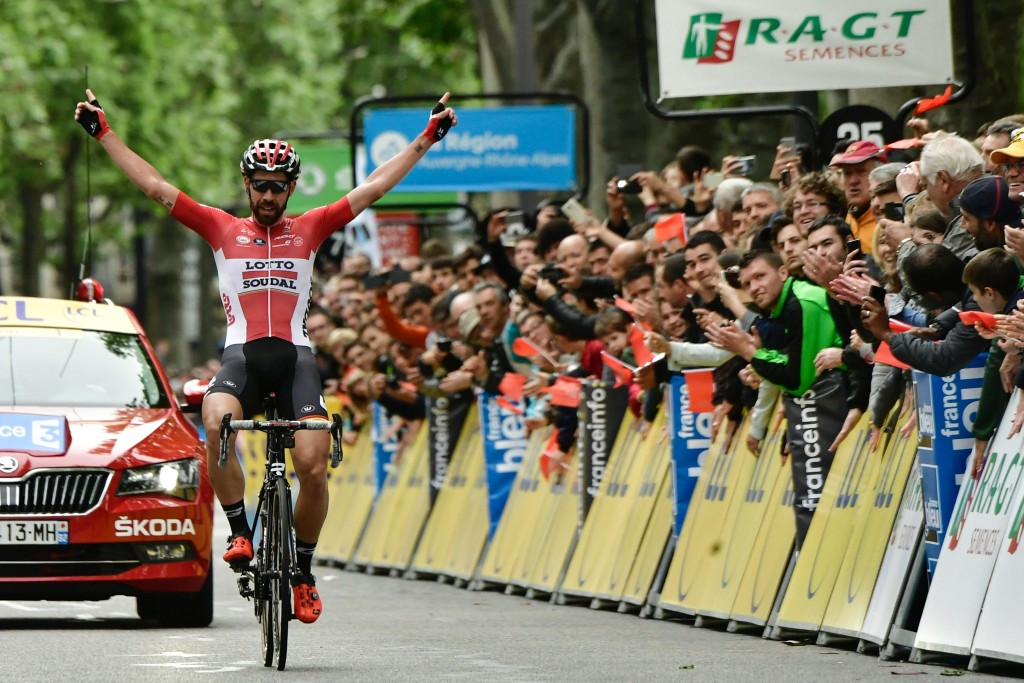Thomas De Gendt celebrates as he crosses the finishing line ©Getty Images