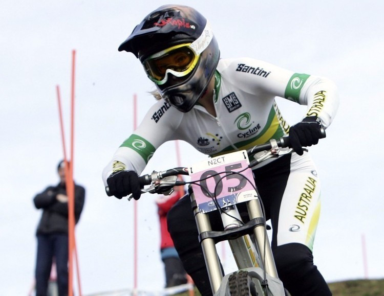 Hannah wins after Atherton dislocates shoulder at Mountain Bike Downhill World Cup