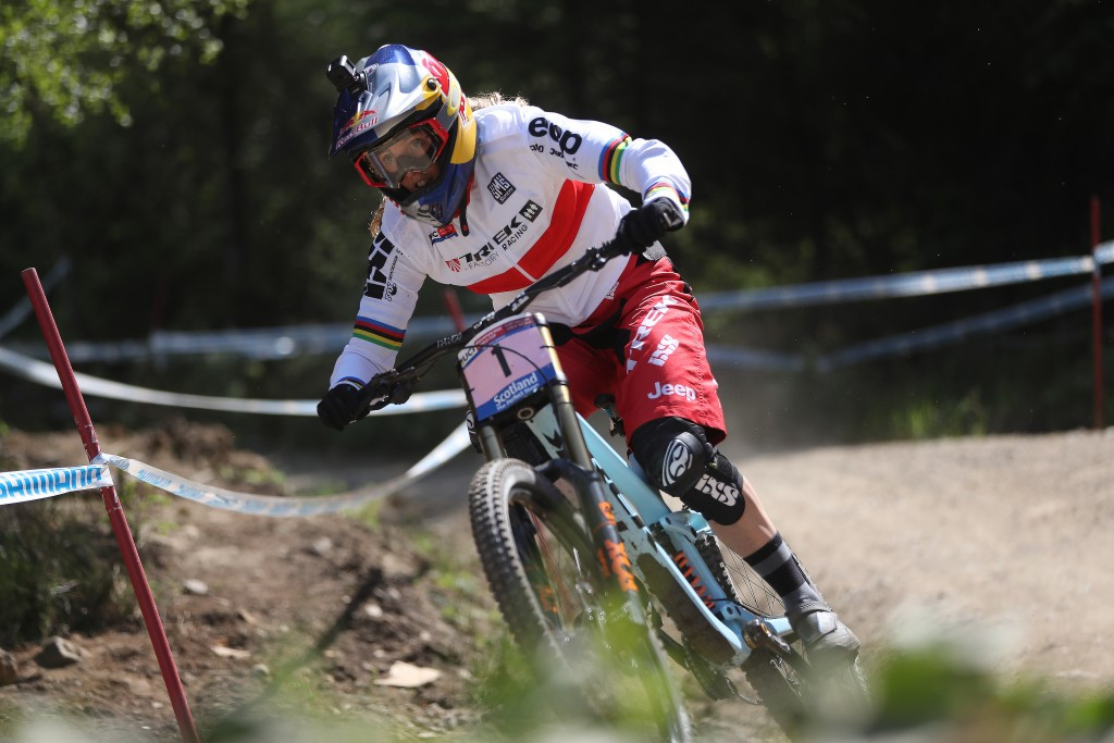 Home hope Rachel Atherton crashed in practice and was ruled out ©Getty Images