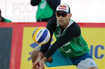 American duo Phil Dalhausser and Nick Lucena beat Russian pair Viacheslav Krasilnikov and Nikita Liamin of Russia to clinch the men's title ©FIVB