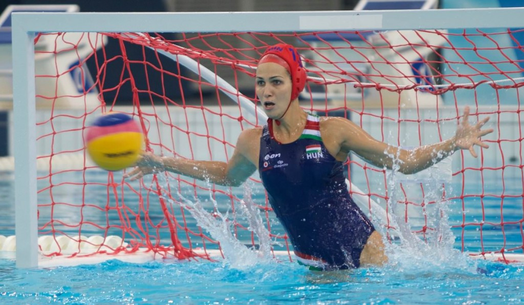 Hungary claimed a dramatic 8-7 win over The Netherlands today to secure a place in the penultimate round of the FINA Women's World League Super Final in Shanghai ©FINA/Russell McKinnon