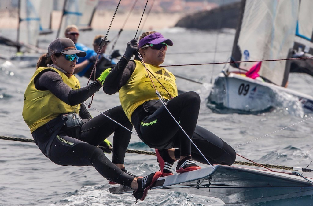 Rio 2016 Olympic gold medallists Martine Grael and Kahena Kunze of Brazil hold a narrow lead in the women's 49er ©World Sailing