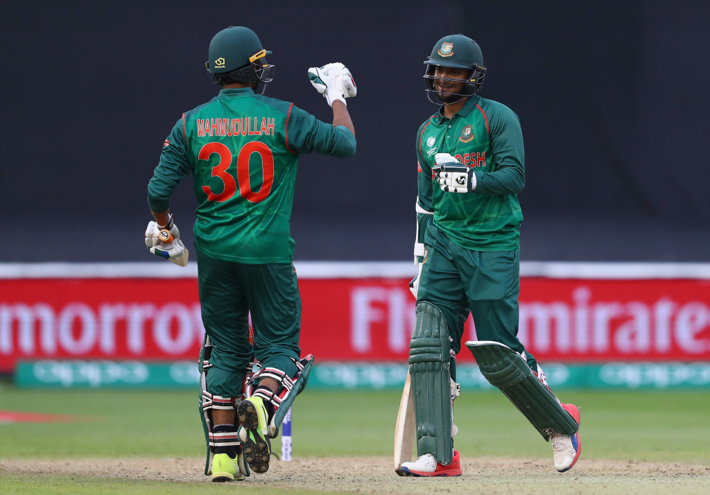 Mahmudullah, left, and Shakib Al Hasan broke a Bangladeshi record as they stunned New Zealand ©Getty Images