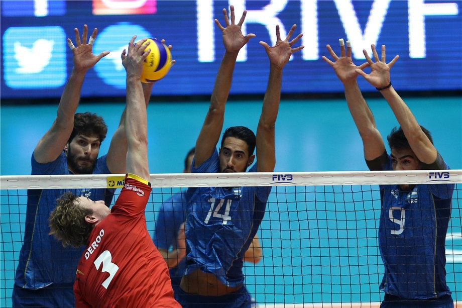 Belgium, red, beat Argentina in five sets in Tehran today ©FIVB