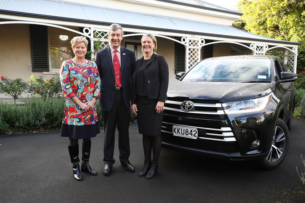 NZOC chief executive Kereyn Smith with her counterparts from Toyota New Zealand, Alistair Davis, and PNZ, Fiona Allan ©Paralympics New Zealand