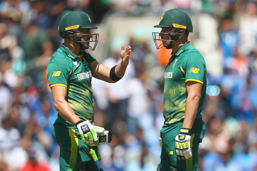 South Africa's David Miller and Faf du Plessis have a discussion in the middle after a run out ©Getty Images