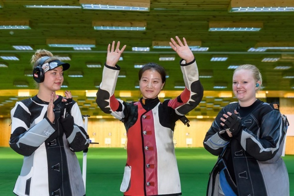 Shi Mengyao achieved a junior world record to win the women's 50m three positions event ©ISSF