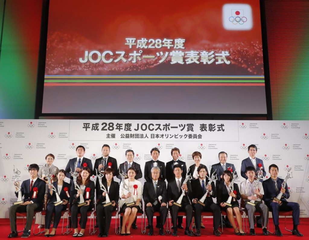 The winners from the Japan Olympic Committee (JOC) Awards pose with their prizes at the Tokyo International Forum ©JOC