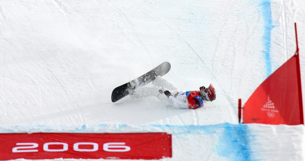 Lindsay Jacobellis slides in the snow after somehow falling within sight of the finishing line at Turin 2006 ©AFP/Getty Images