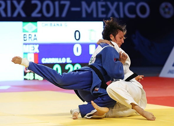 Brazil's Gabriela Chibana beat Mexico's Edna Carrillo in the women's under-48kg category final ©IJF
