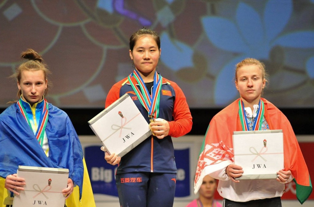 China dominate day two of IWF Junior World Championships