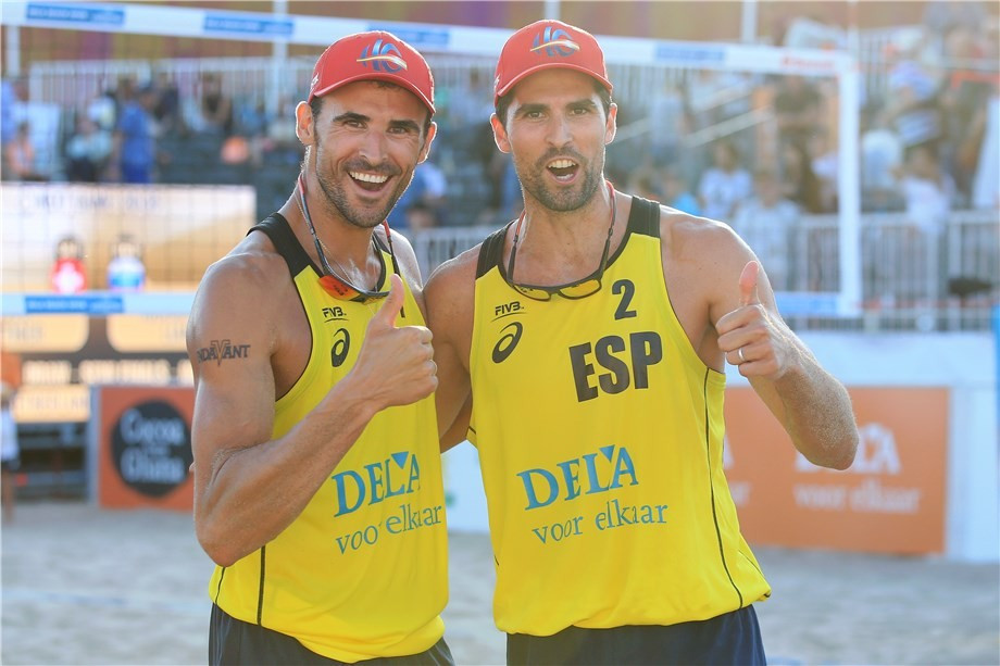 Spain's Adrian Gavira, right, and Pablo Herrera, left, are through to the men's final ©FIVB