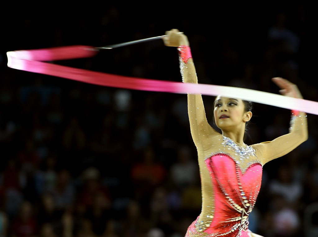 Laura Zeng made it a perfect five with further victories today in clubs and ribbon events ©Getty Images