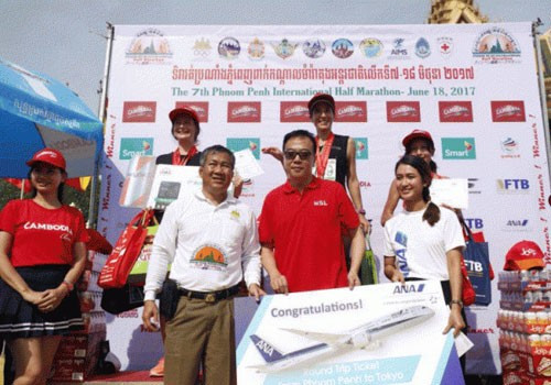  Cambodian Olympic Committee celebrates record entry for International Half Marathon