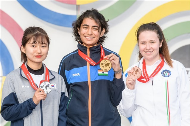 Yashaswini Singh equalled the world junior record to take gold in the women's 10m air pistol event ©ISSF