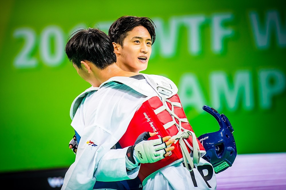Lee completes hat-trick of World Taekwondo Championship titles on home soil