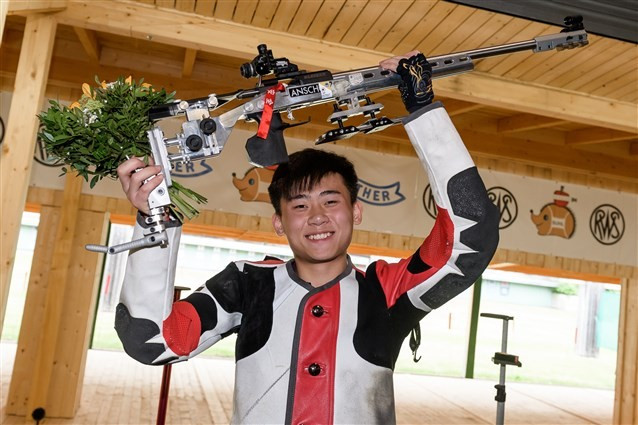 Liu Yukun of China secured his second medal of the event ©ISSF