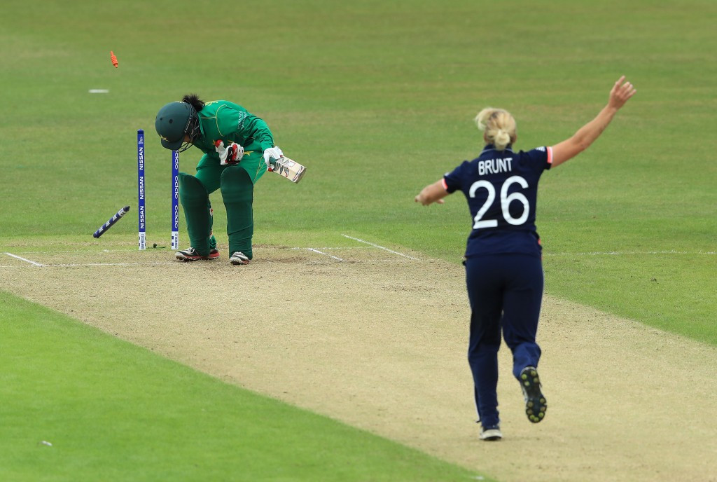Katherine Brunt claimed two wickets in Pakistan's run-chase ©Getty Images