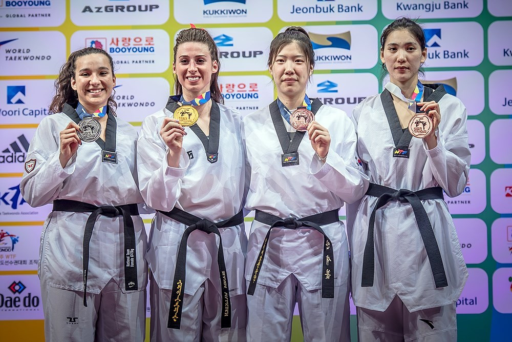Before celebrating on the podium with her fellow medallists ©World Taekwondo