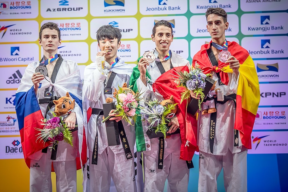 Jeong could not hide his delight when stood on the podium ©World Taekwondo