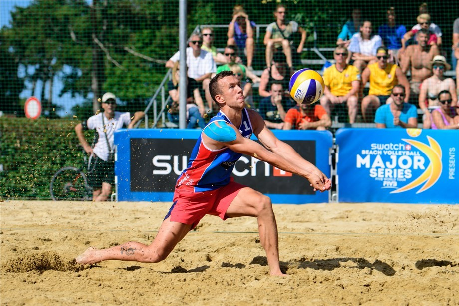 Ivan Perišić lost both of his matches on his beach volleyball debut today ©FIVB