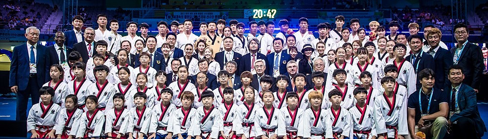 The ITF Demonstration Team posed for a photograph with their World Taekwondo equivalent ©World Taekwondo