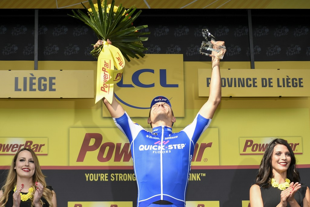 Kittel wins second stage of Tour de France following sprint finish