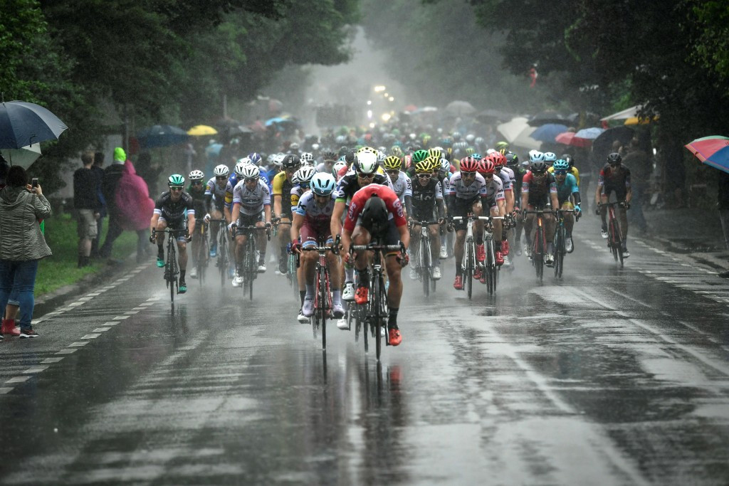 Wet weather and crosswinds made for a difficult day of racing ©Getty Images