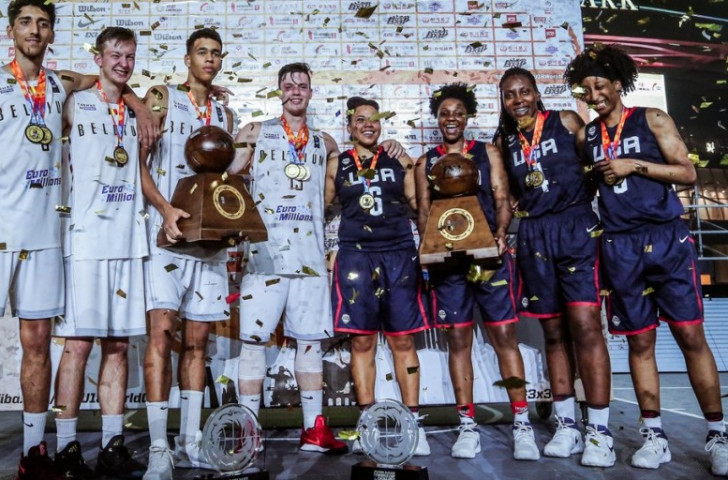 Belgium and the United States display their trophies after the FIBA 3x3 Under-18 World Cup in Chengdu ©FIBA
