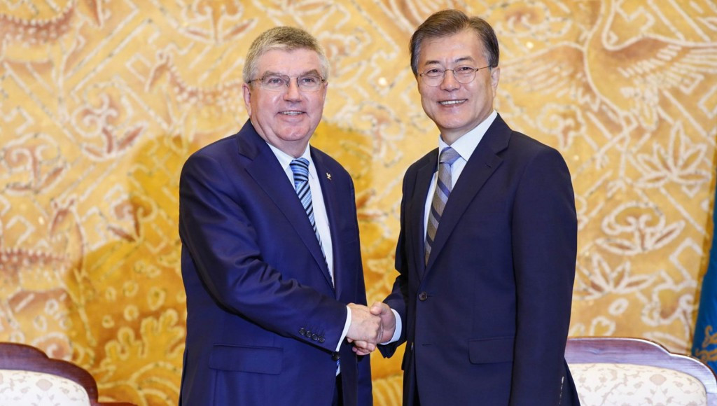 IOC President Thomas Bach, left, met with South Korean President Moon Jae-in, right ©IOC 