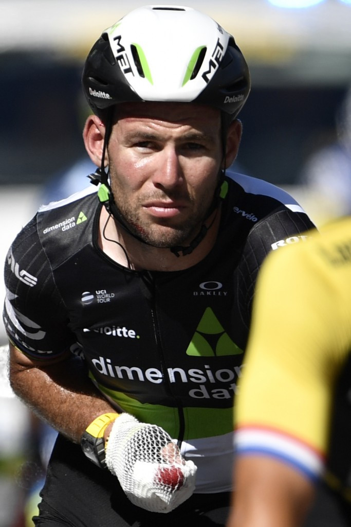Cavendish required medical treatment on the ground before crossing the finish line with his right hand bandaged ©Getty Images